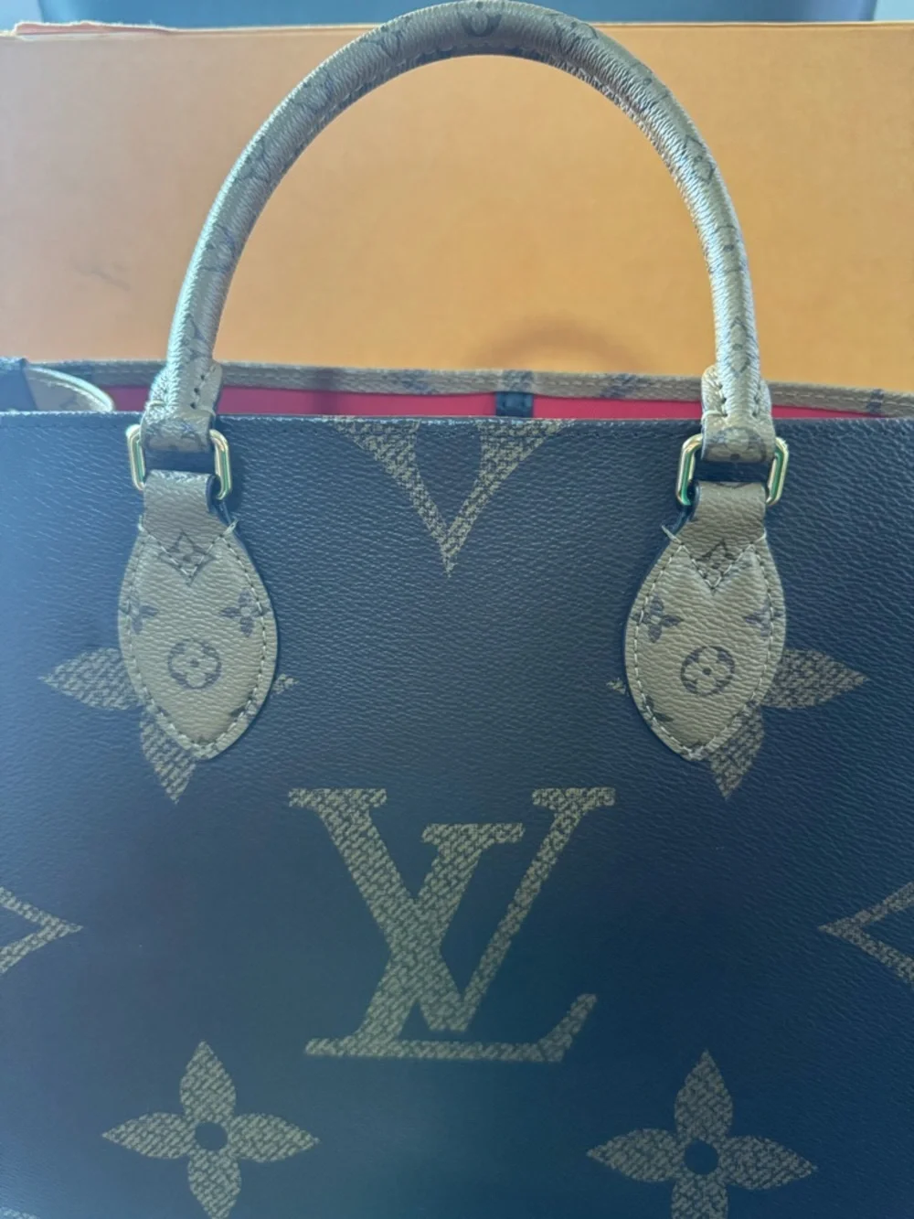 Louis Vuitton OnTheGo MM - Picture 3 of 16
